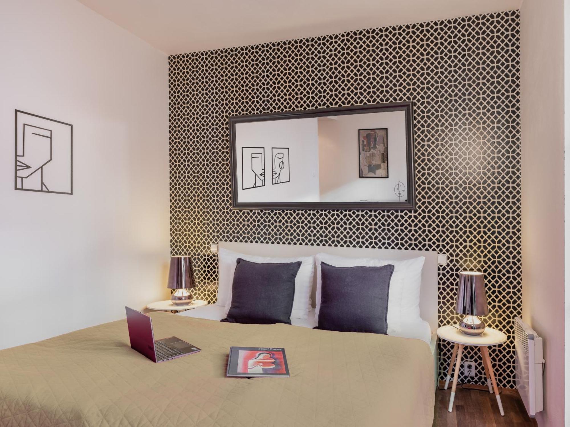 4 Arts By Adrez Apartment