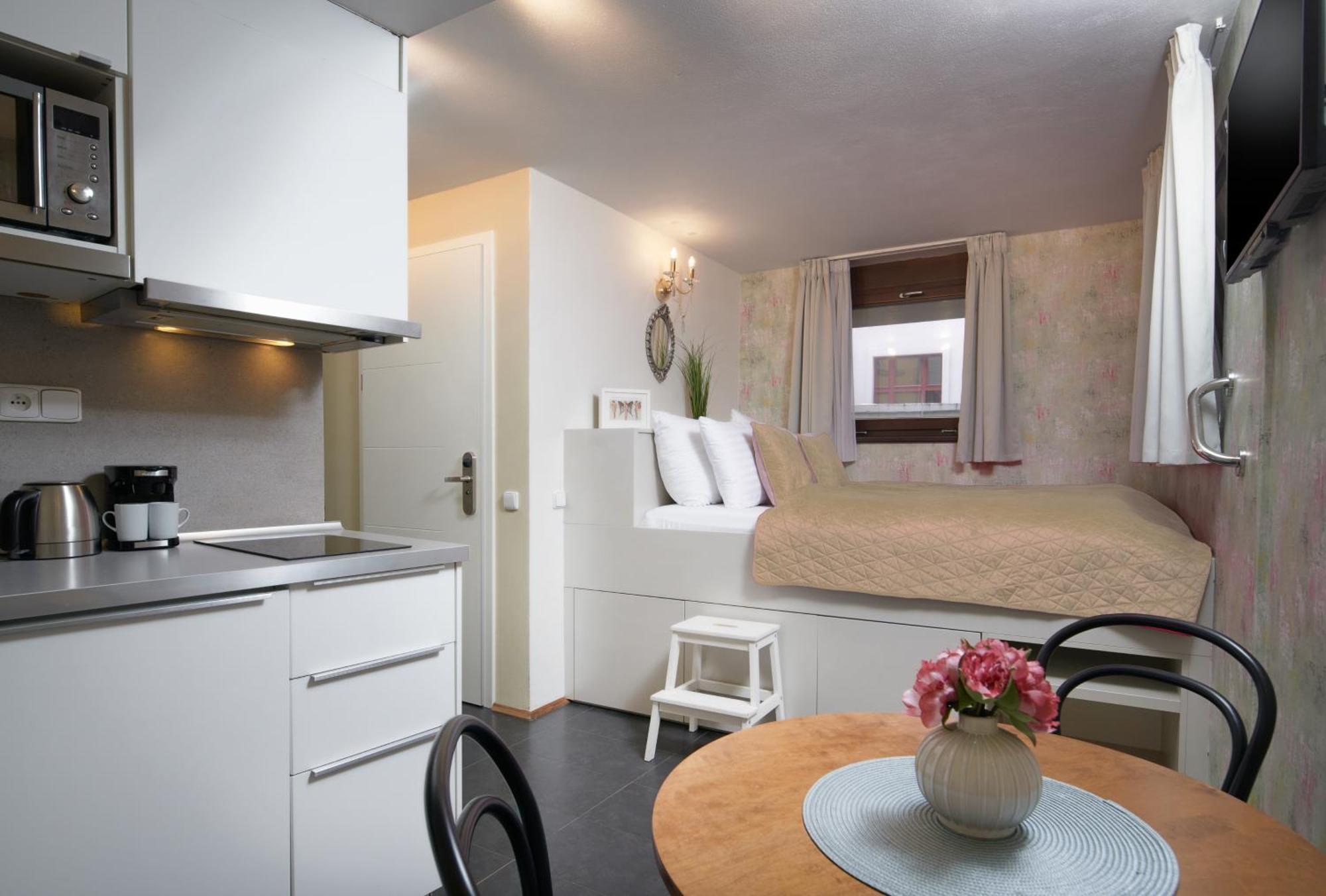 Apartment 4 Arts By Adrez